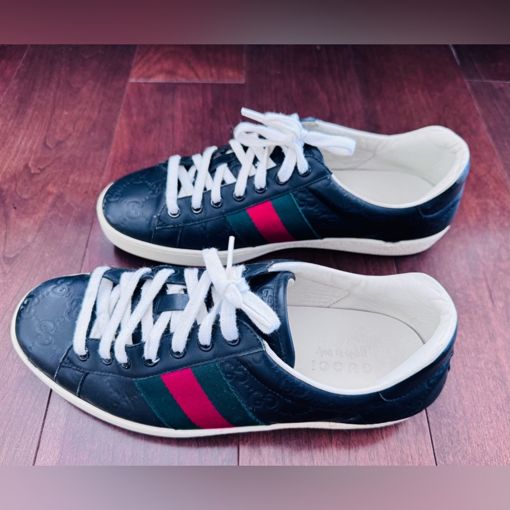 Authentic Gucci shoes for men. US 7.5
